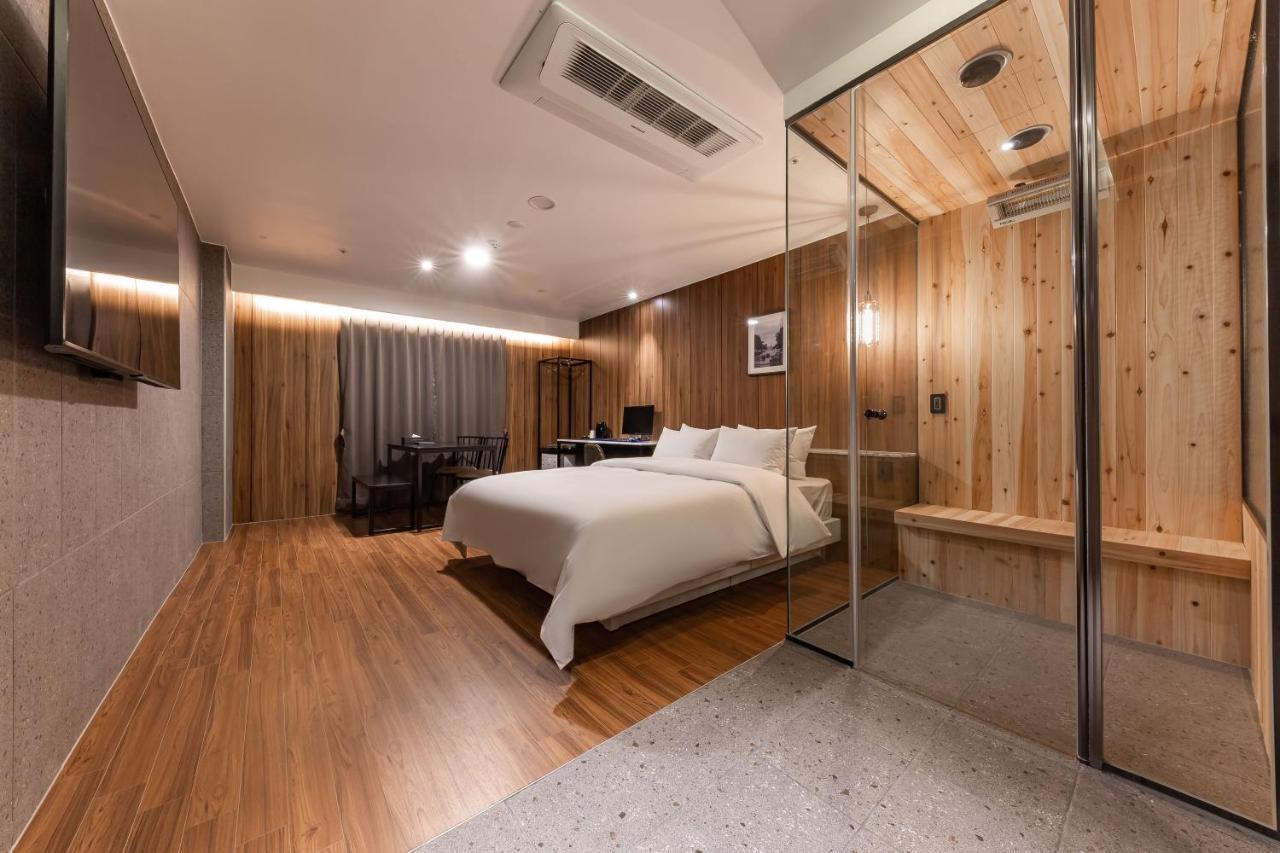 Brown Dot Hotel Seosan Екстер'єр фото